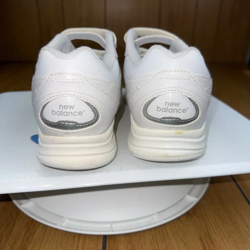 New Balance 577 White‎ Leather Hook and Loop Walking Shoes WW577VW Womens 9 D